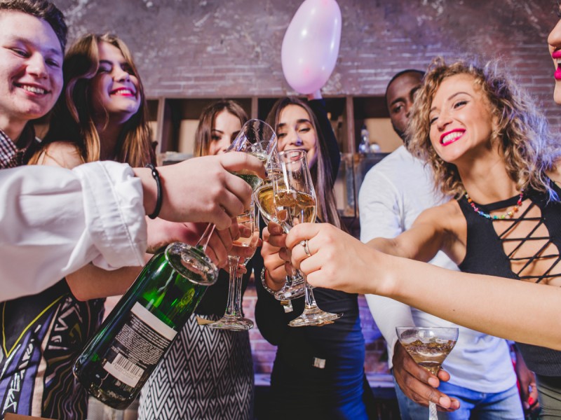 Fêtes intérieures vs extérieures : Un guide stratégique